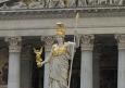 Statue der Pallas Athene vor dem österreichischen Parlament